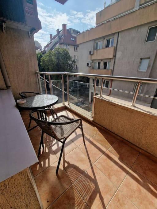 Cozy Central Apartment In Outskirts Of Old Sófia Exterior foto
